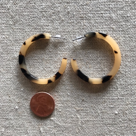 Tortoise Hoop Earrings - Picture 4 of 8